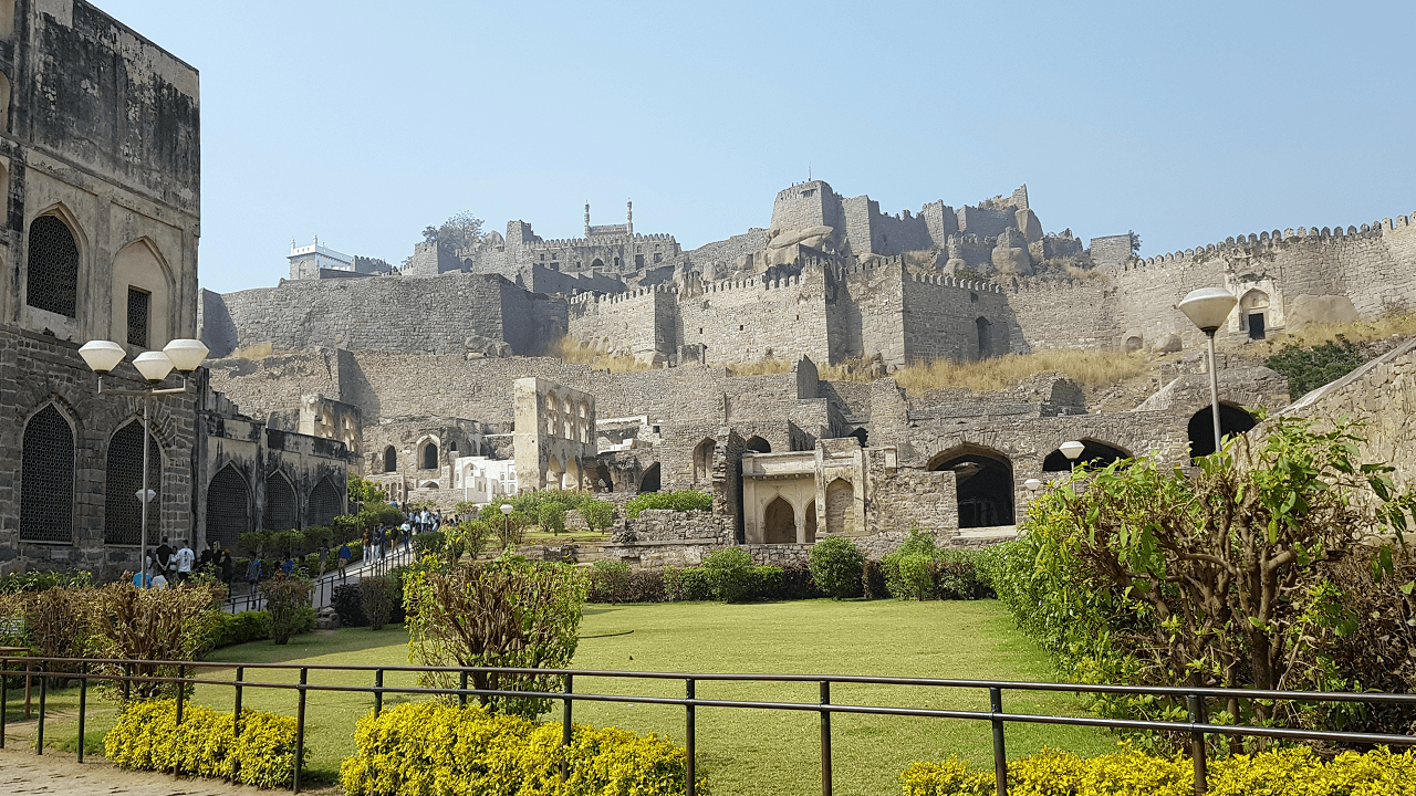 timings to visit golconda fort